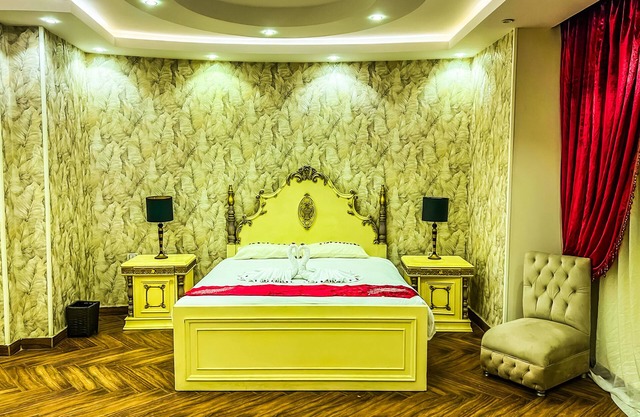 Cozy 3-bedroom apartment in charming Giza Pyramids Plateau with WiFi, AC.