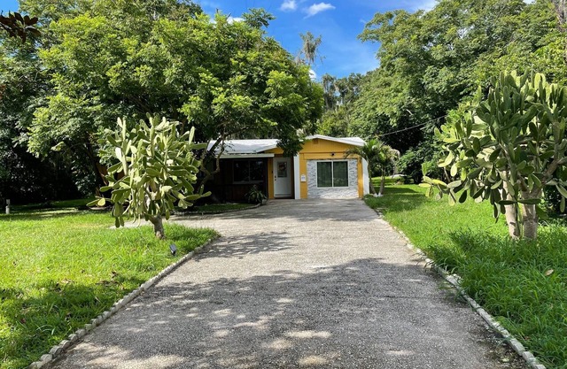 Cozy 3 Bedroom Home near all things Tampa Bay!