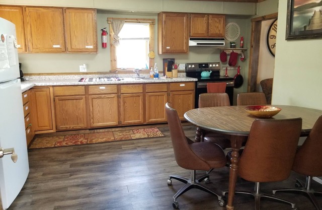 Cozy 3 Bedroom Home With Large Yard. Pet Friendly