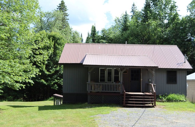 Cozy 3-bedroom house with AC/WIFI, nestled in the heart of the Adirondacks.