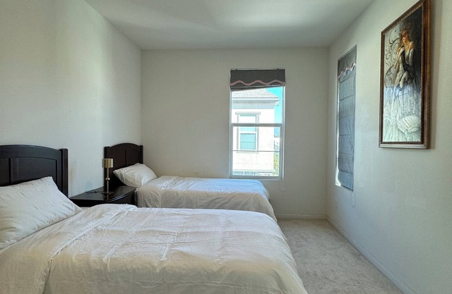 Cozy 3-bedroom new built condo for 6 people near civina downtown