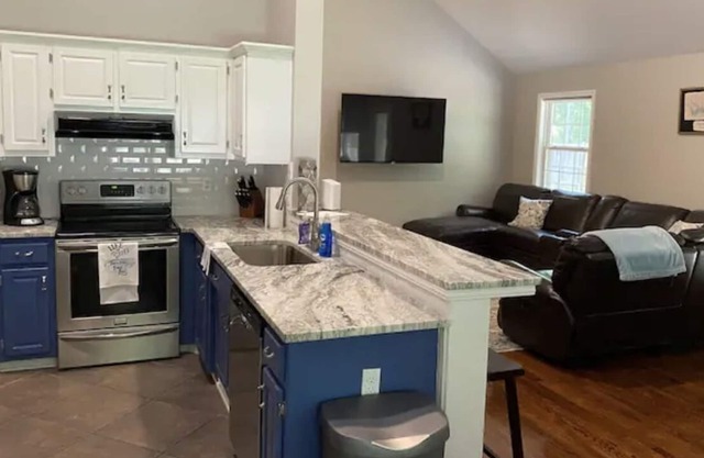 Cozy 3b/2b home in Winchester 1.4 miles from Twin Creeks marina!