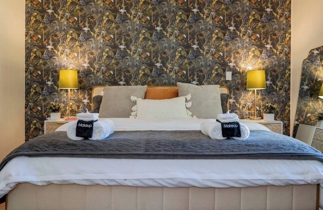 Cozy 3BR Home | KING Bed | ONLY 8-Min to LU!