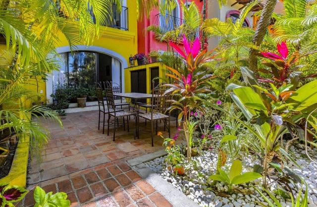 Cozy 3BR House - Front of Marina- Pool