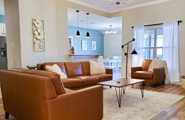 Cozy 4 Bdrm with spacious private primary suite