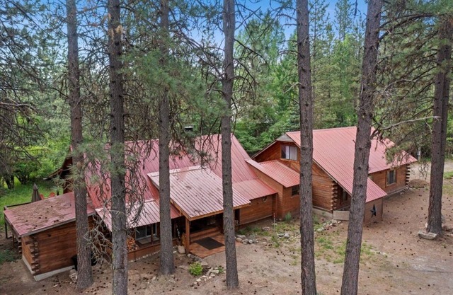 Cozy 4-bedroom cabin with WiFi, AC in charming Garden Valley