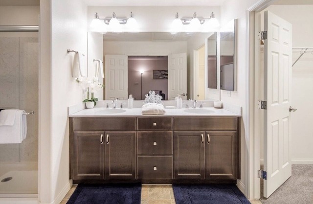 Cozy 4-bedroom Home with WiFi, Mins from Las Vegas Strip