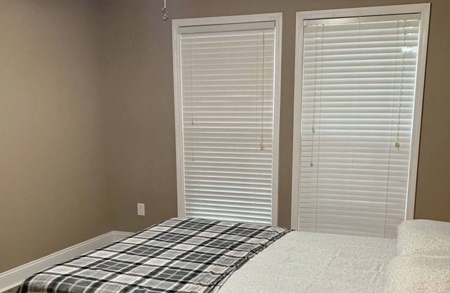 Cozy 4 beds & 3 full baths Home with office & patio