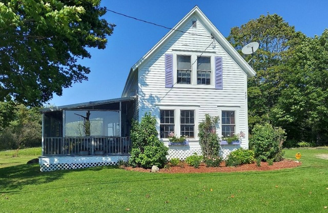 Cozy 4 BR Cape Cod with Water View of Eggemoggin Reach