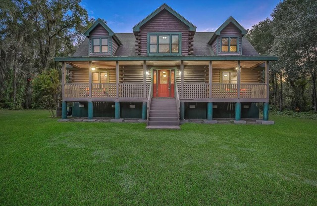 Cozy 4BR Cabin on 11 acres with pool, BBQ & patio!