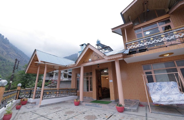 Cozy 5-Bedroom Himalayan Villa in Manali - Perfect for Family & Group Getaways