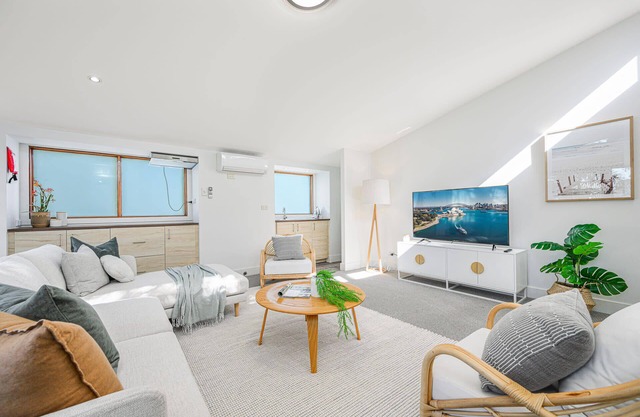 Cozy 5 BR Family Home in Balmain 4KM CBD