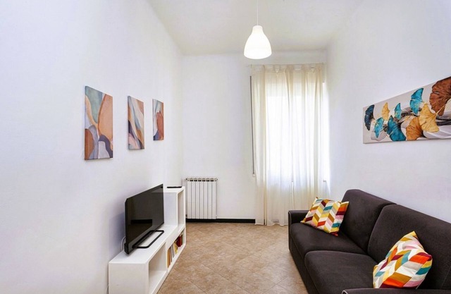 Cozy 80 sqm apartment, ideal for 5 people, located on the fifth floor of a building with a lift (NOT suitable for disabled people).The property is located in a residential area of ​Genoa, well served and complete with all comforts. The location is s