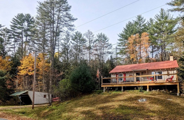 Cozy Adirondack Cabin w/Deck [~15 minutes to Gore Mountain]