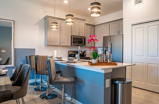 Cozy and Brand New 2BD condo at Championsgate 291