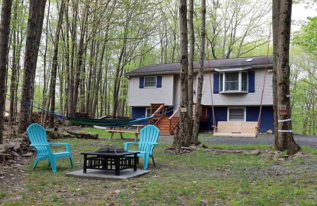 Cozy and quiet house 8 mins from Kalahari Resort! Long Pond!Pocono pines.