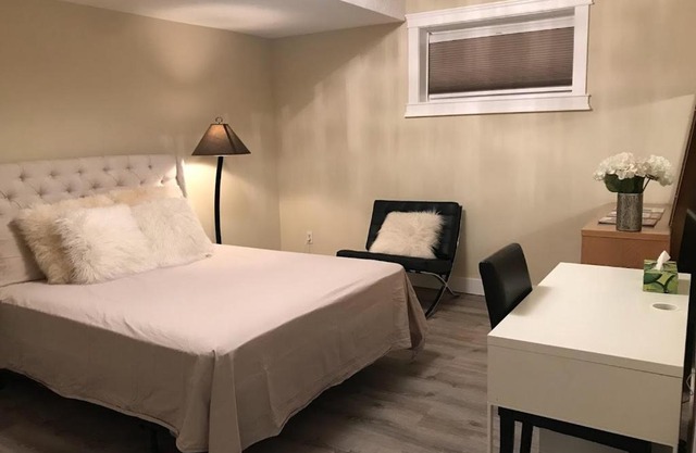Cozy and Quiet Room with Private Bathroom