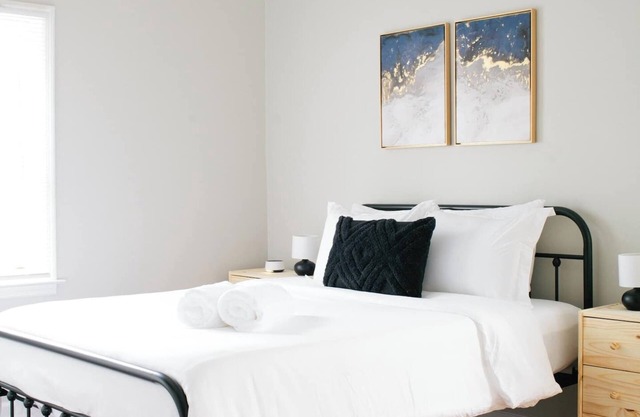 Cozy and Relaxing Cottage Hill Studio