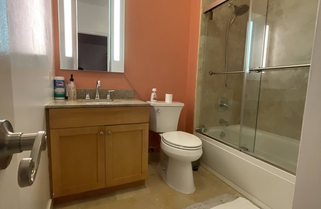 Cozy and Spacious 2 Bedroom Condo