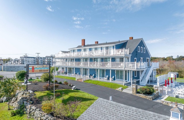 Cozy and sweet second floor oceanfront room with private deck!