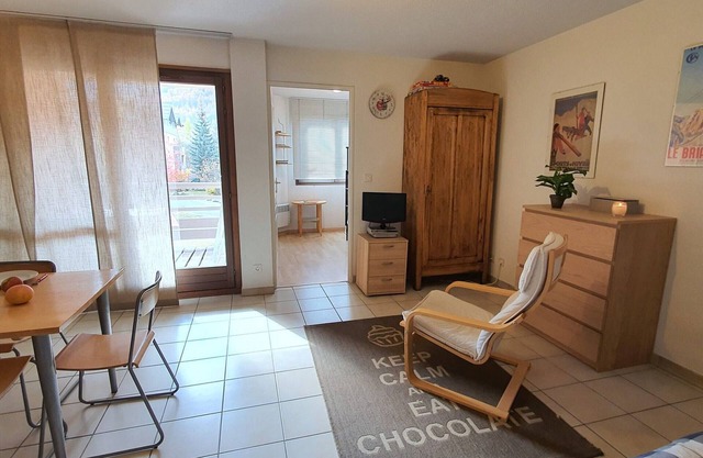 Cozy Apartment · Shuttle to Slopes · Free Parking · Mountain View
