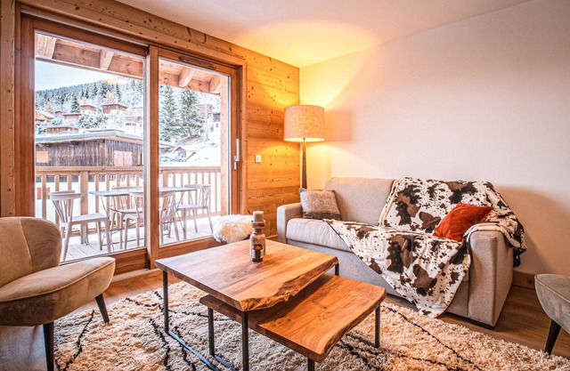 Cozy apartment for 7, 2 bedrooms, ski-in/ski-out with parking and WiFi