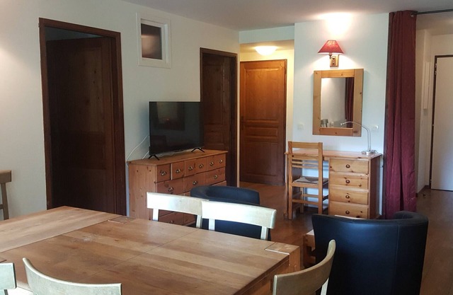 Cozy apartment with WiFi, parking, and pet-friendly in Brides-les-Bains
