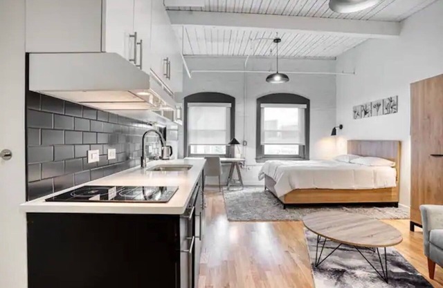 Cozy apartment in charming Hartford with AC, WiFi