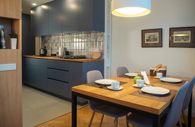 Cozy Apartment in Beautiful District || Book Now