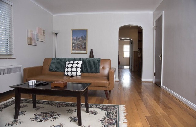 Cozy Apartment in Pleasant Ridge