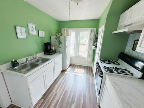 Cozy apartment Liverpool NY