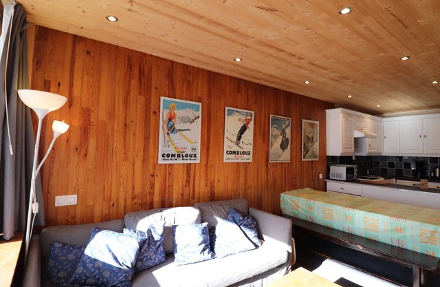 Cozy Apartment · Ski-in/Ski-out · Balcony · 6 Guests · South-Facing