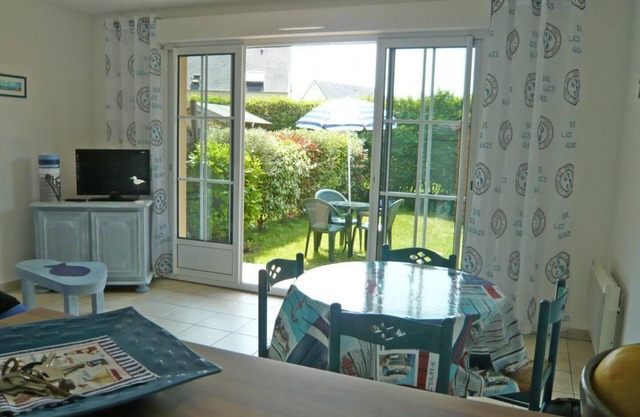 Cozy apartment with garden and private parking in Barfleur