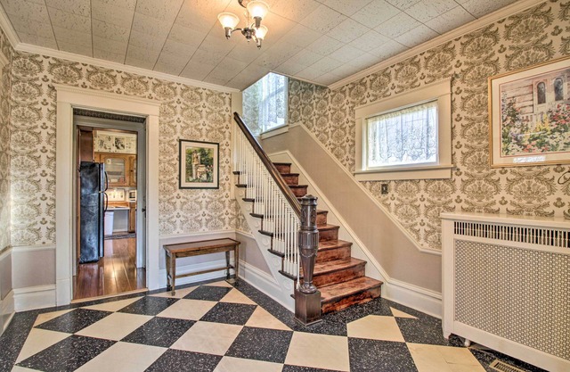 Cozy Appleton Getaway w/Screened-in Porch + Yard!