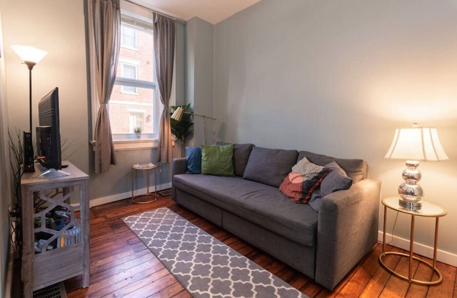 Cozy Apt in Walkable Area Downtown w/Parking