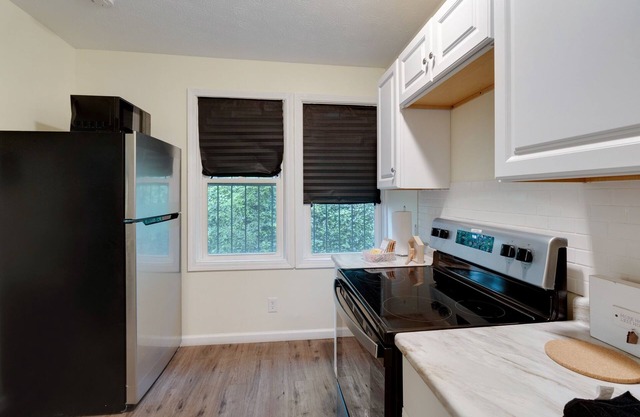 Cozy Apt Near Uc, Hospital And Zoo! Amazing Location! 1 Bedroom Apts by Redawning