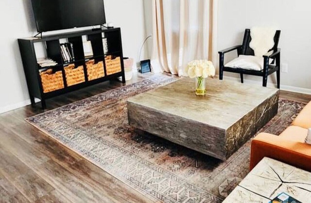 Cozy Arose (VRBO)- walk to the square and trails!