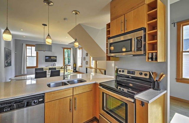 Cozy Atlanta Condo in Historic Cabbagetown!