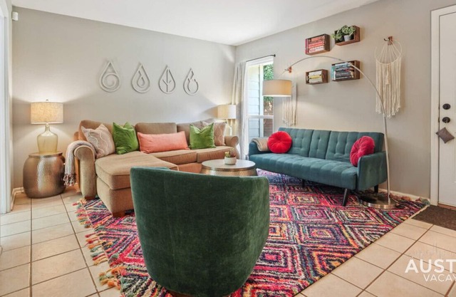 Cozy Austin Haven w/ Enclosed Patio and Backyard