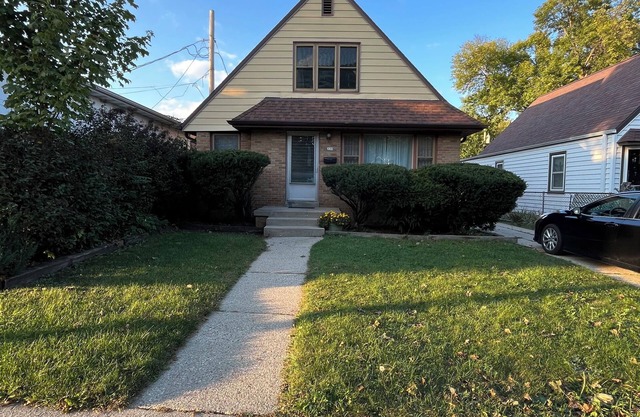 Cozy Bay View 2-bedroom apartment in charming Milwaukee