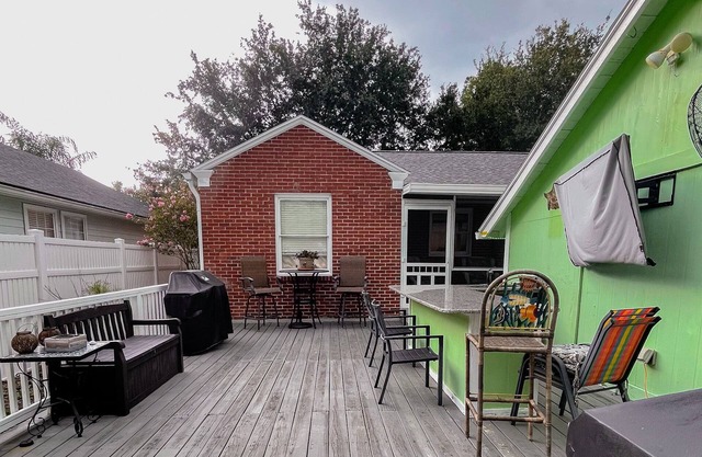Cozy Beach Bungalow. Kid and Pet Friendly!