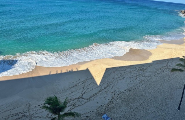 Cozy Beach Condo awaits you with amazing sunsets & ocean breeze