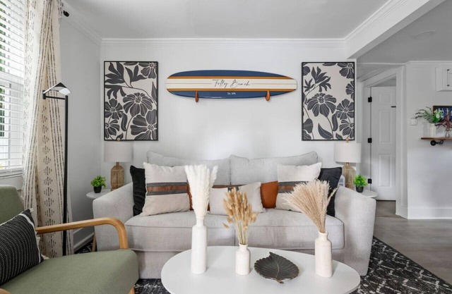 Cozy Beach Cottage Bungalow - 15 minutes to Folly!