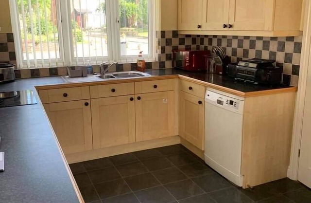 Cozy Beach House in Sandown - 3 Bedrooms