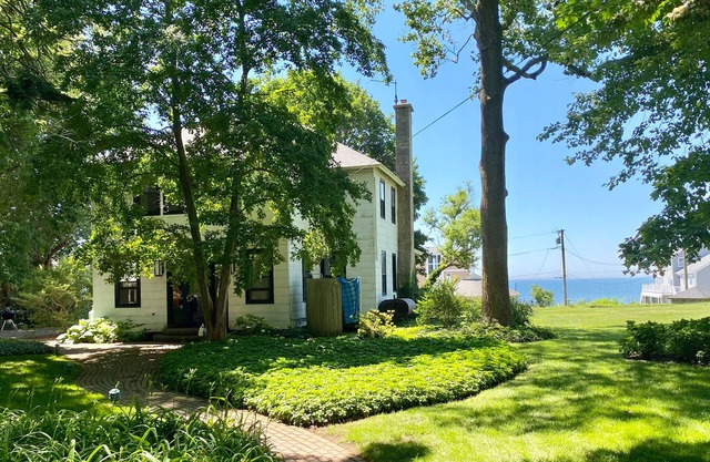 Cozy Beach House: Shared Private Beach, Incredible Sand Bar, Stunning Views