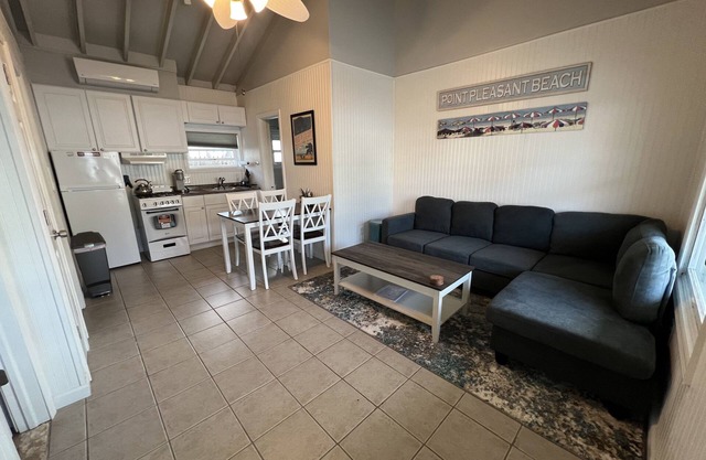 Cozy Beach Getaway 2 BR 1BA, with Parking Spot!