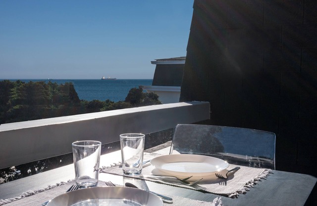 Cozy BeachFront Apartment in front of beach, train and bus.