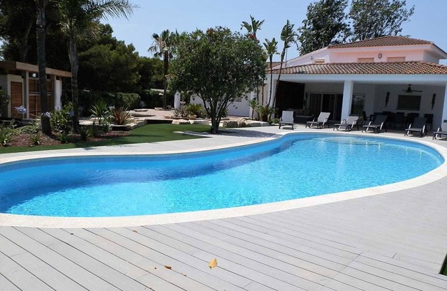 Cozy Beachside House: Private Pool, Free WiFi, Pet-Friendly, Near Dog Beach