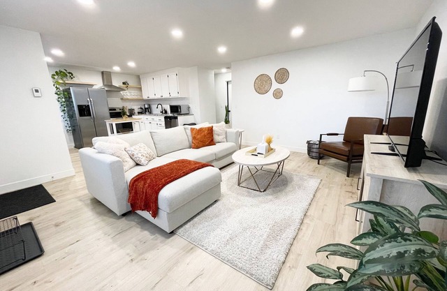 Cozy Boho Inspired Duplex - with 4 person HOTUB!