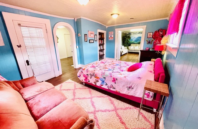 Cozy, Bright Home in Historic Downtown